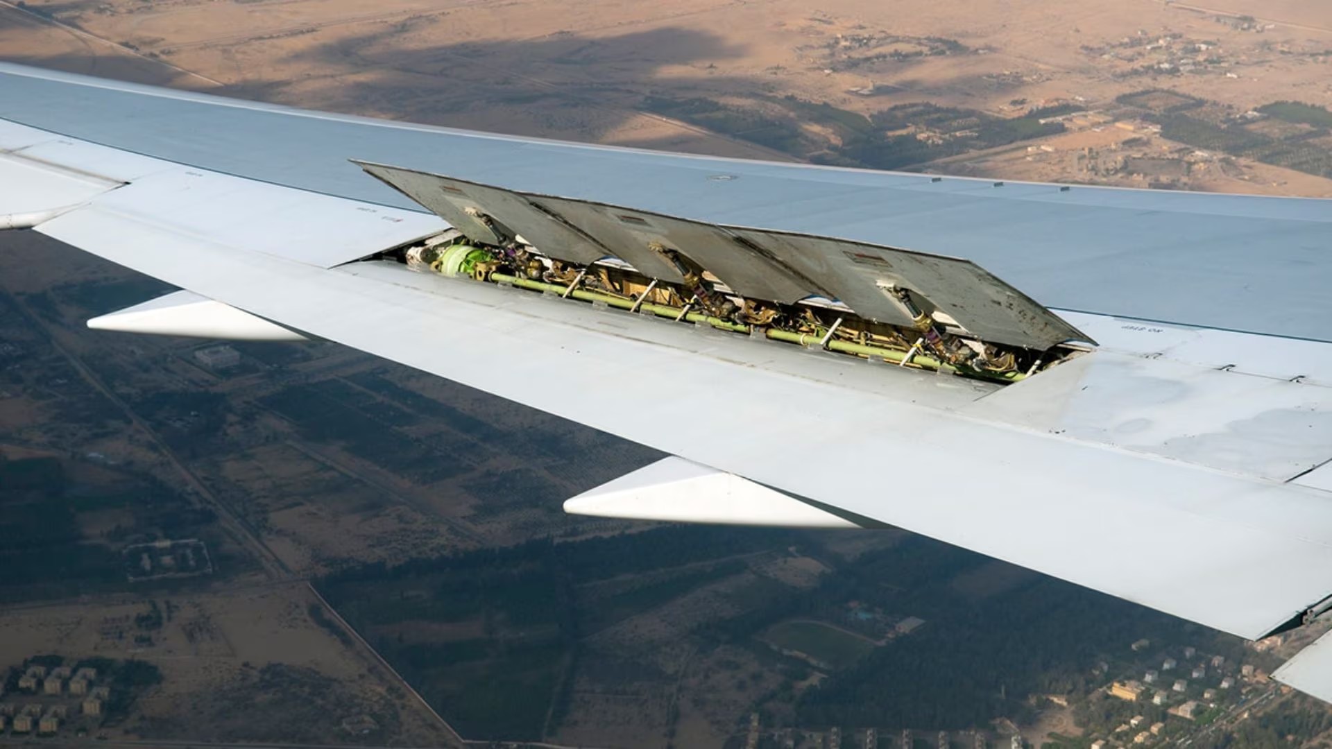 Reducing friction in wingflaps1