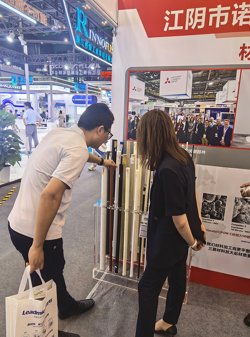 Vice Mayor Ji Zhen of Jiangyin Visits Novaplas Booth at China Semiconductor Exhibition6