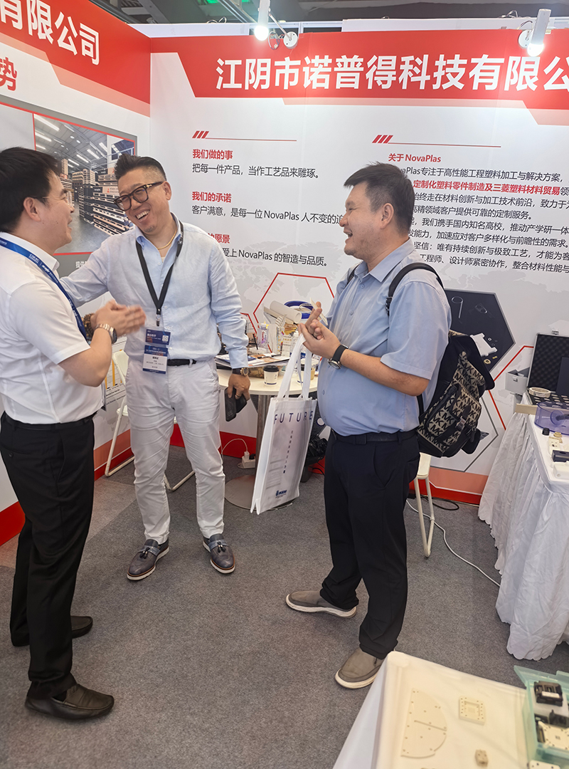 Vice Mayor Ji Zhen of Jiangyin Visits Novaplas Booth at China Semiconductor Exhibition12